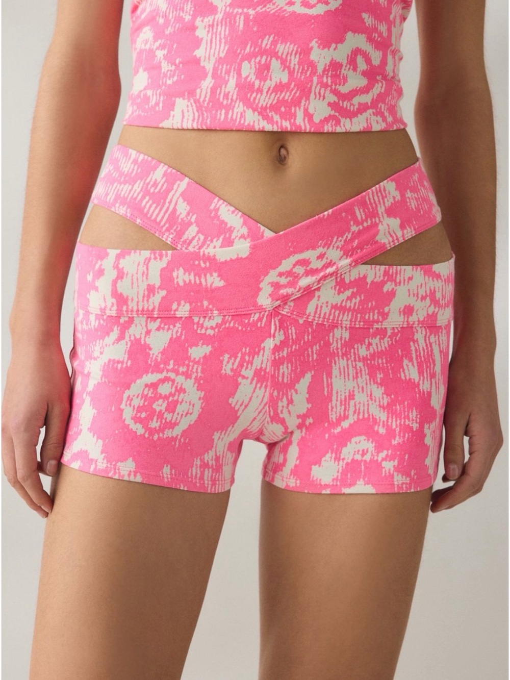 Out From Under Bec Twisted
Cutout Bike Shorts 🩳  XL NWOT